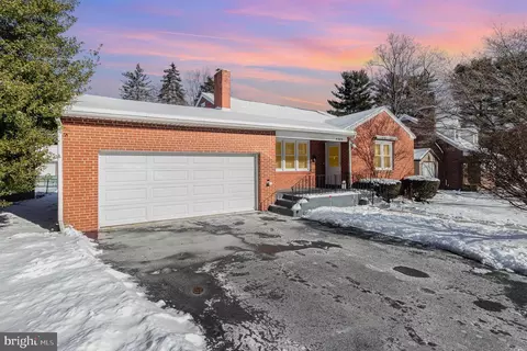 2440 Parkway Blvd, Harrisburg, PA 17103