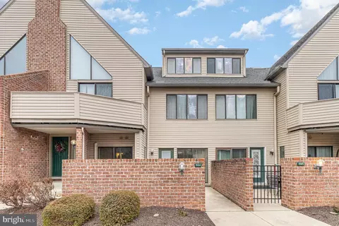 904 Cherrington Dr, Harrisburg, PA 17110