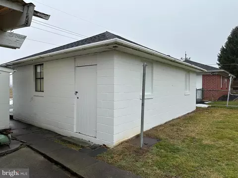 1403 E Derry Rd, Hershey, PA 17033 photo 7