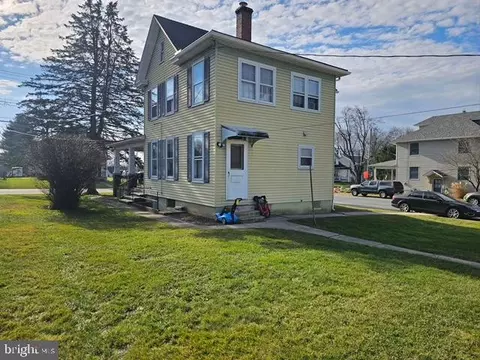 1403 E Derry Rd, Hershey, PA 17033 photo 3