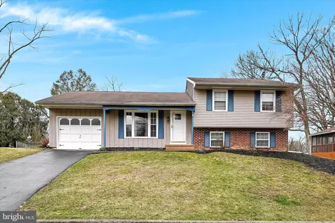 5571 Edsel St, Harrisburg, PA 17109