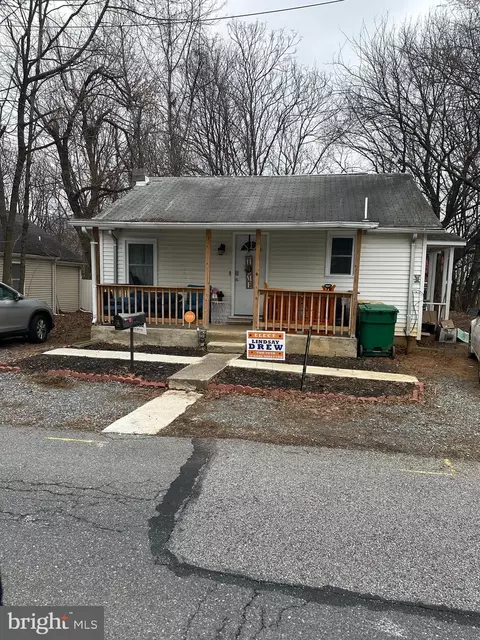 71 Lucy Ave, Hummelstown, PA 17036