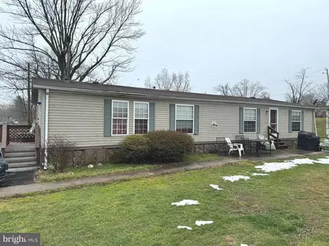501 Caravan Ct, Middletown, PA 17057