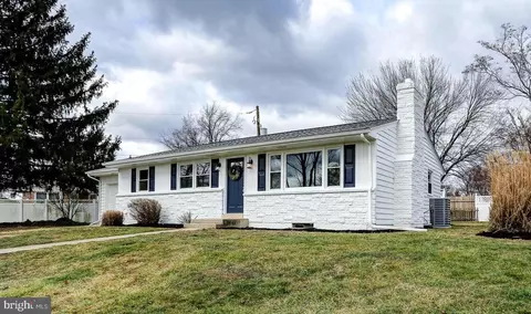 262 Dogwood Dr, Hummelstown, PA 17036