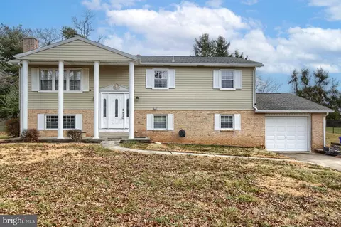 800 Chaucer Dr, Harrisburg, PA 17111