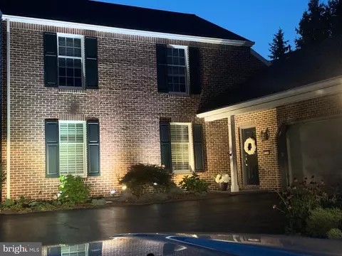 2302 Shelling Dr, Harrisburg, PA 17112