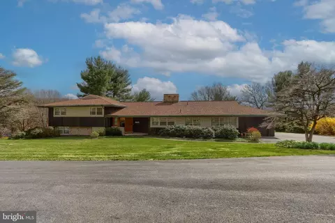 1090 Cardinal Dr, Harrisburg, PA 17111