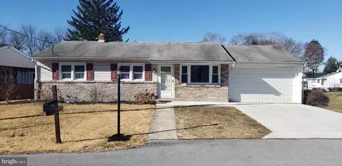 6 Chelsea Ln, Harrisburg, PA 17109