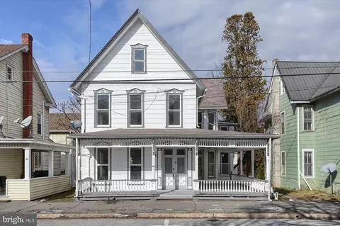 27 W Main St, Elizabethville, PA 17023