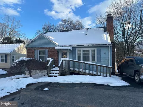 7061 Chambers Hill Rd, Harrisburg, PA 17111