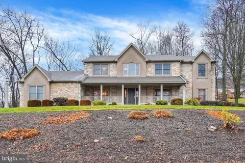 4724 Maple Shade Dr, Harrisburg, PA 17110