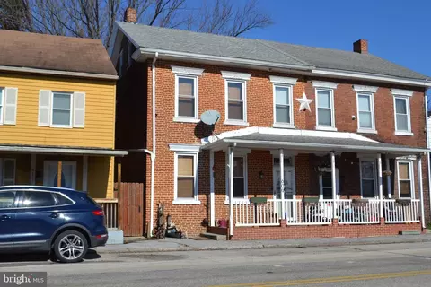 609 Allegheny St, Dauphin, PA 17018