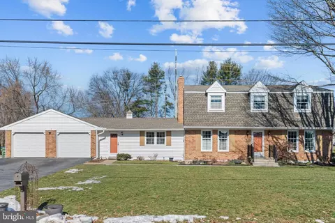 1318 Montfort Dr, Harrisburg, PA 17110