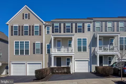 2111 Red Fox Dr, Hummelstown, PA 17036