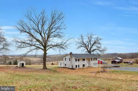 2782 Peters Mountain Rd, Halifax, PA 17032