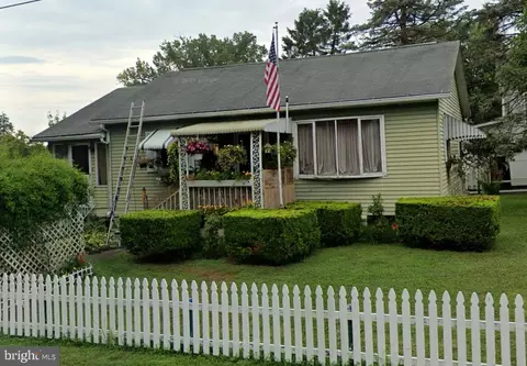 38 S 3rd St, Halifax, PA 17032