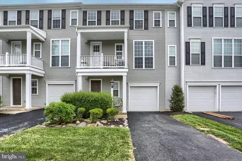 546 Rayburn Ct, Hummelstown, PA 17036
