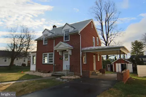 40 W Roosevelt Ave, Middletown, PA 17057