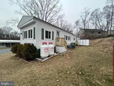 1 Sunrise Dr, Hershey, PA 17033 photo 5