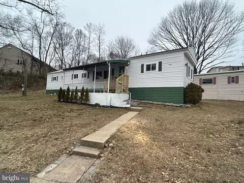 1 Sunrise Dr, Hershey, PA 17033 photo 2