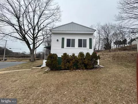 1 Sunrise Dr, Hershey, PA 17033 photo 4