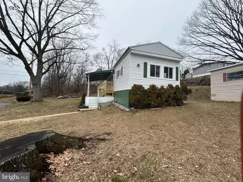 1 Sunrise Dr, Hershey, PA 17033 photo 3