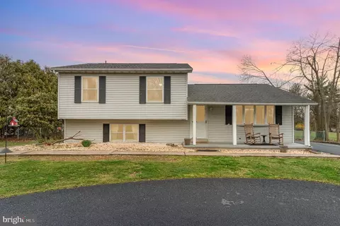 1241 Colonial Club Dr, Harrisburg, PA 17112
