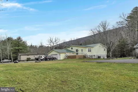 9143 Clarks Valley Rd, Tower City, PA 17980