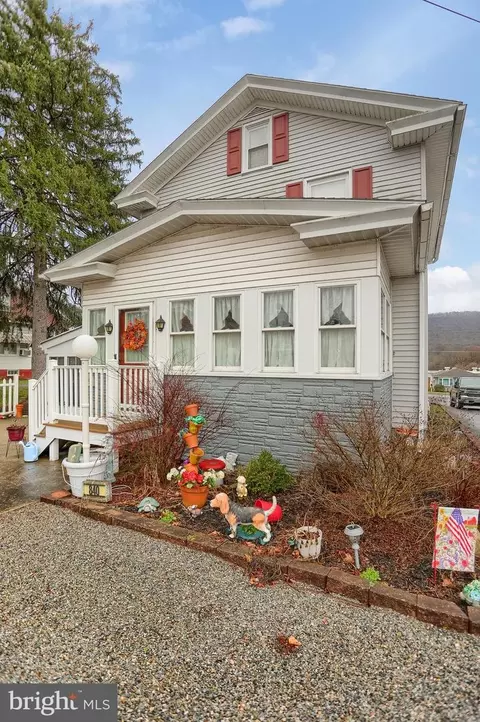 840 State St, Millersburg, PA 17061