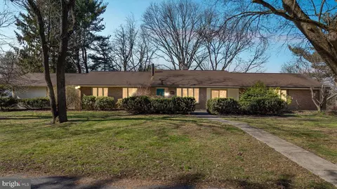 3822 Burton Ln, Harrisburg, PA 17110