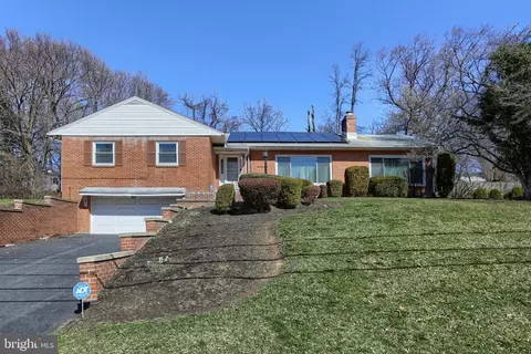 1142 Countryside Dr, Harrisburg, PA 17110