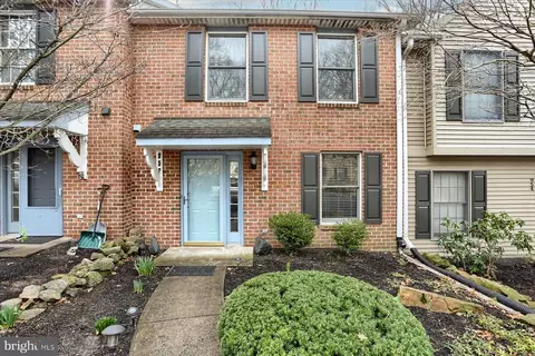 952 Innsbruck Dr, Hummelstown, PA 17036