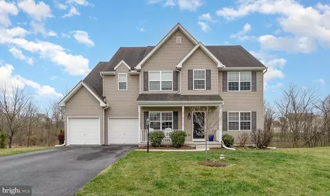 1861 Creek View Dr, Palmyra, PA 17078