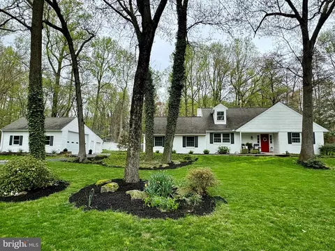 131 Woodbine Dr, Hershey, PA 17033