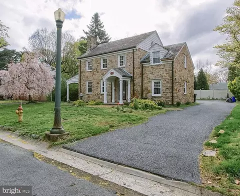 2307 Edgewood Rd, Harrisburg, PA 17104