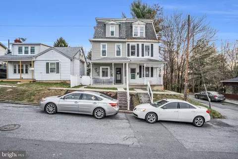24 Laurel St, Harrisburg, PA 17109