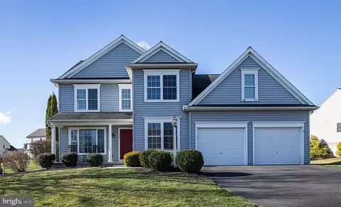 136 Whippoorwill Ln, Hummelstown, PA 17036