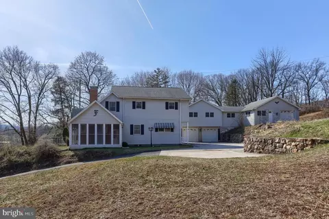 670 Fishing Creek Valley Rd, Harrisburg, PA 17112