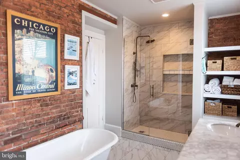 Bath - 317 E Derry Rd, Hershey, PA 17033 photo 2 of 5