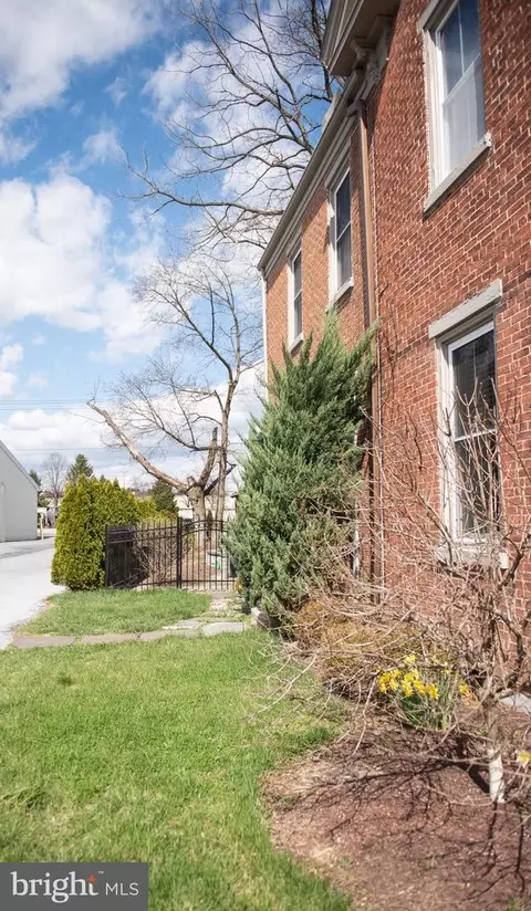 Exterior - 317 E Derry Rd, Hershey, PA 17033 photo 4 of 9