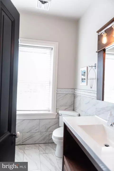Bath - 317 E Derry Rd, Hershey, PA 17033 photo 4 of 5
