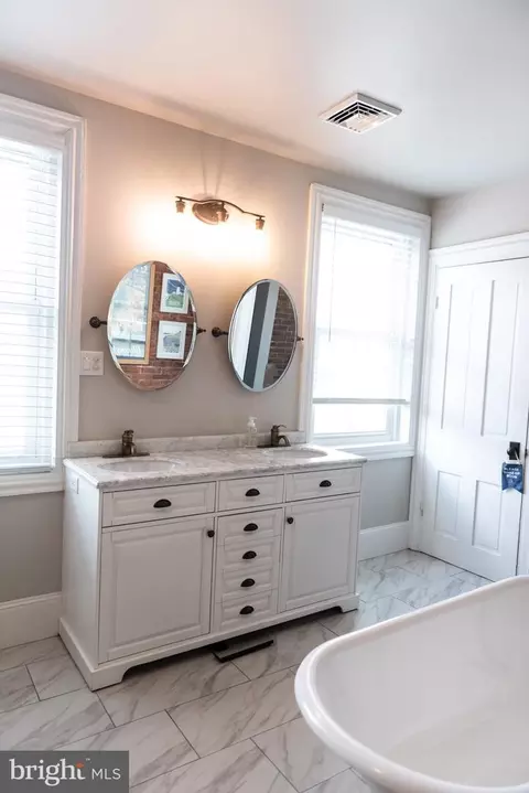 Bath - 317 E Derry Rd, Hershey, PA 17033 photo 1 of 5