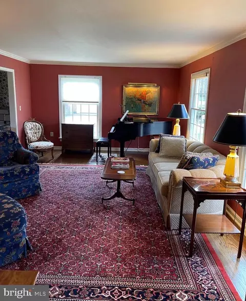 Living - 1044 Beech Ave, Hershey, PA 17033 photo 1 of 5