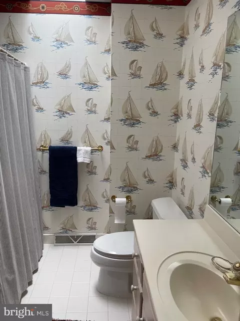Bath - 1044 Beech Ave, Hershey, PA 17033 photo 3 of 3