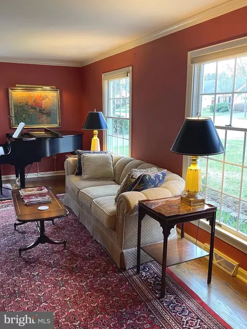 Living - 1044 Beech Ave, Hershey, PA 17033 photo 3 of 5