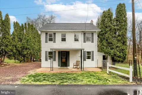 8069 Fox Mill Rd, Harrisburg, PA 17112