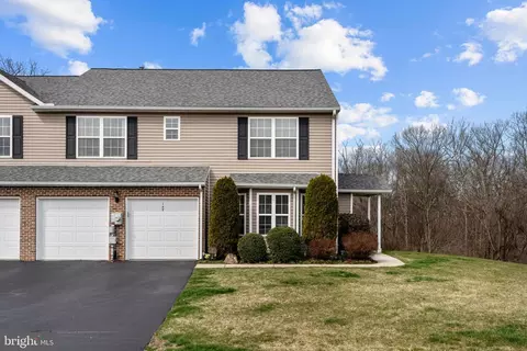 147 Peregrine Ln, Hummelstown, PA 17036