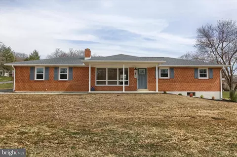 673 Piketown Rd, Harrisburg, PA 17112