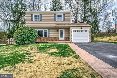 953 Blue Jay Rd, Harrisburg, PA 17111
