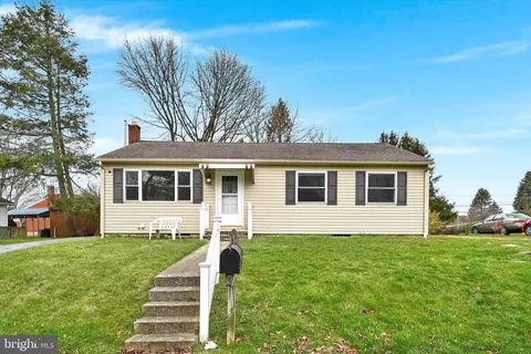 204 Eastwood Dr, Harrisburg, PA 17109